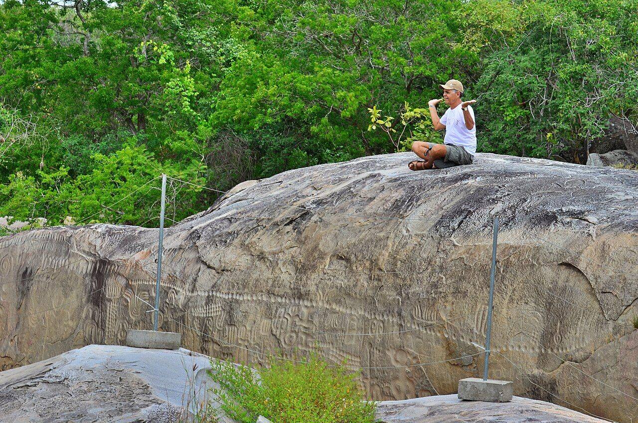 Pedra do Ingá — itacoatiaras milenares — Ingá